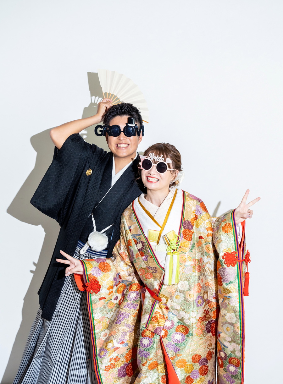 名古屋で格安の和装前撮りはスタジオ撮影でサングラスを掛けて