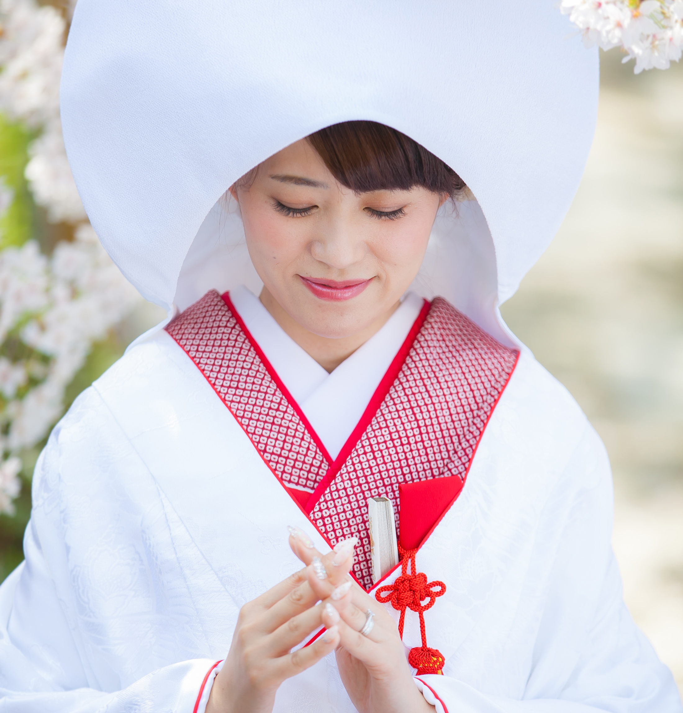 名古屋で人気の和装前撮りコーディネート：色掛下に赤の花嫁小物