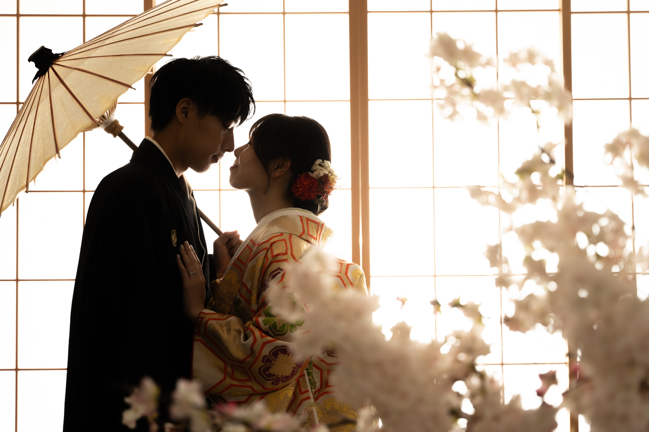 和装スタジオ前撮り 桜越しシルエットショット｜名古屋サンライズデジタル